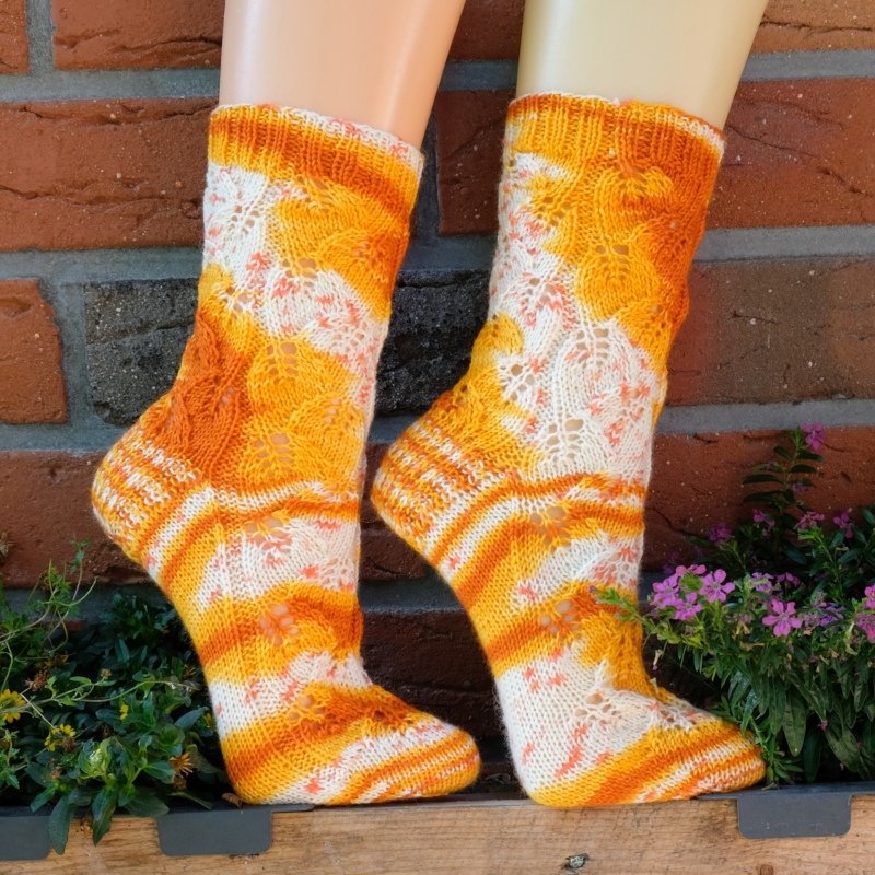 Orangefarbene Socken - Handgefärbte Wolle - Farbularasa - Monatsfärbung