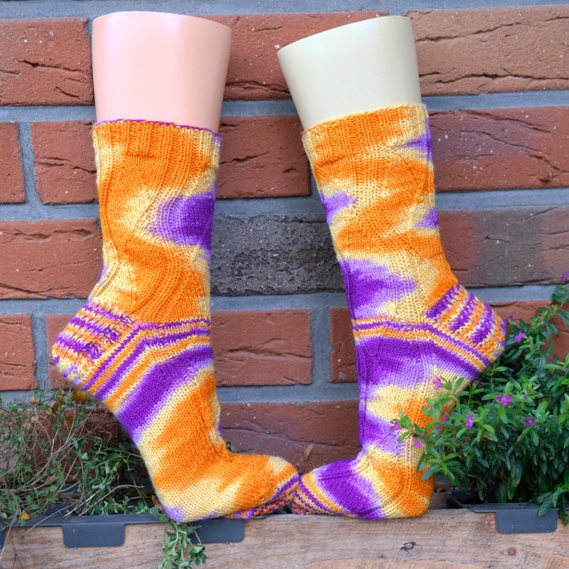 Spanischer Schal Socken - Handgefärbte Wolle - Farbularasa - Monatsfärbung