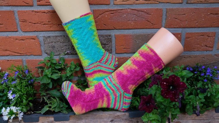 Bunte Socken - Handgefärbte Wolle - Farbularasa - Monatsfärbung