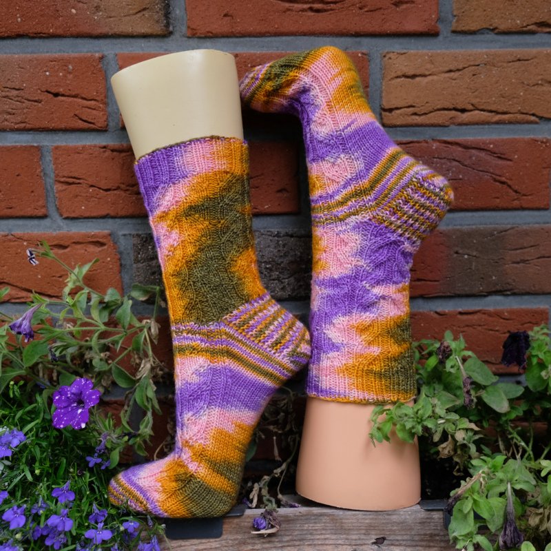 Herbstliche Socken - Handgefärbte Wolle - Farbularasa - Monatsfärbung