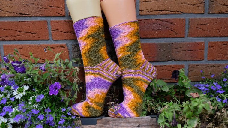 Herbstliche Socken - Handgefärbte Wolle - Farbularasa - Monatsfärbung