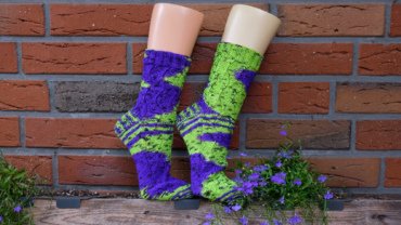 Grün Lila Socken - Handgefärbte Wolle - Farbularasa - Monatsfärbung