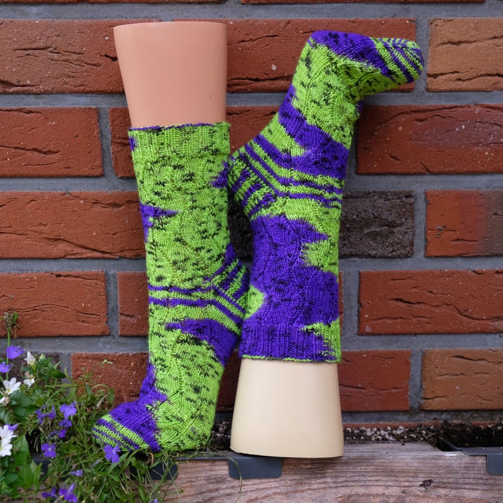 Grün Lila Socken - Handgefärbte Wolle - Farbularasa - Monatsfärbung