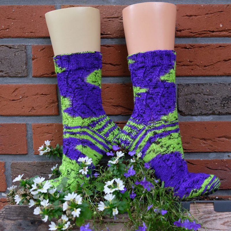 Grün Lila Socken - Handgefärbte Wolle - Farbularasa - Monatsfärbung