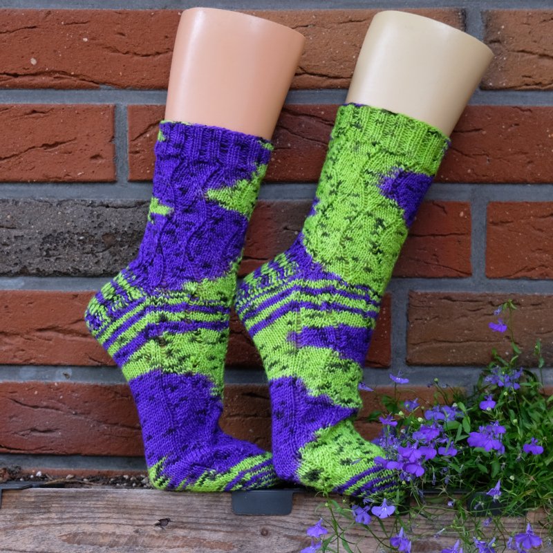 Grün Lila Socken - Handgefärbte Wolle - Farbularasa - Monatsfärbung