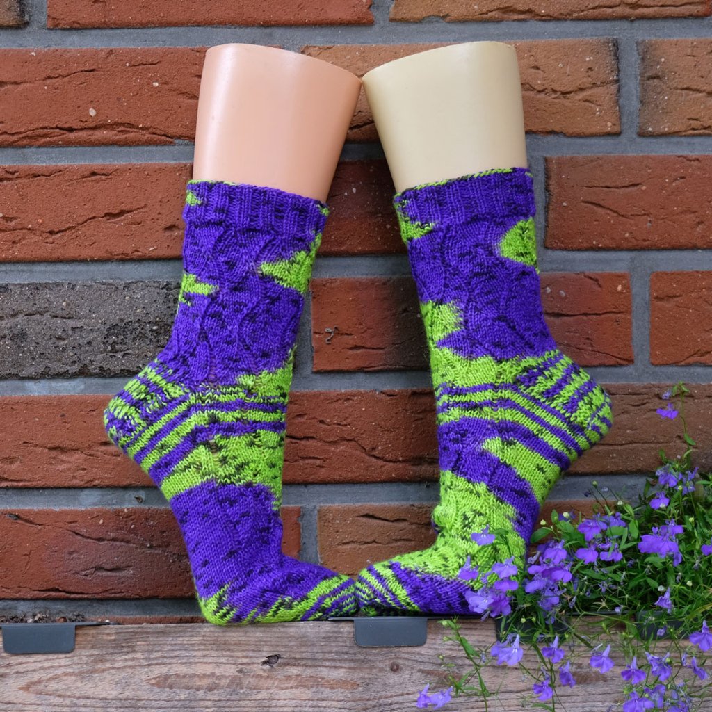 Grün Lila Socken - Handgefärbte Wolle - Farbularasa - Monatsfärbung