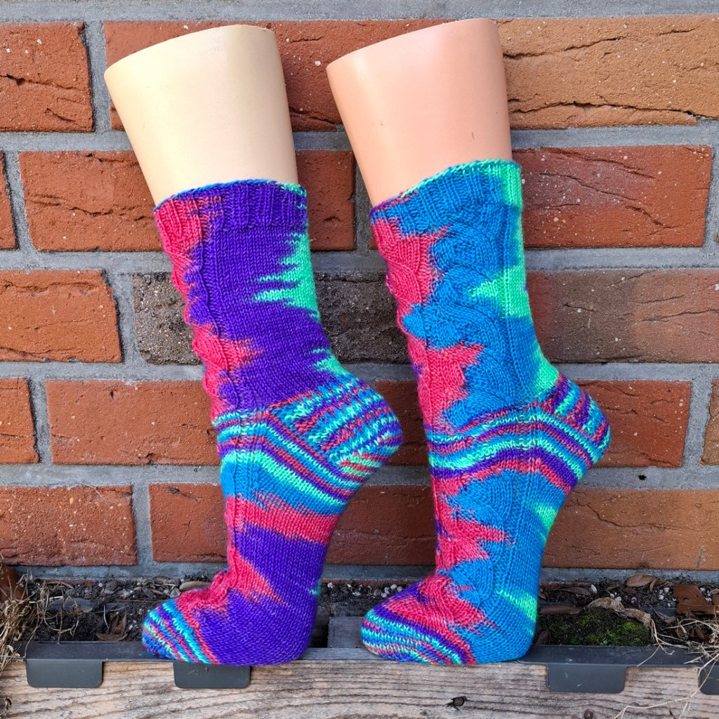 Lila pink, mint, blaue Socken, Jubi 14