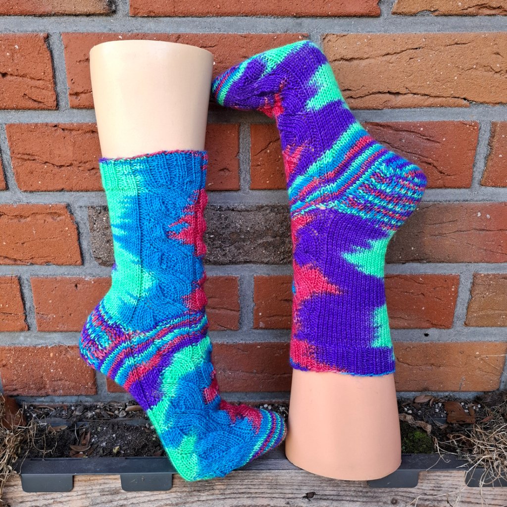 Lila pink, mint, blaue Socken, Jubi 14