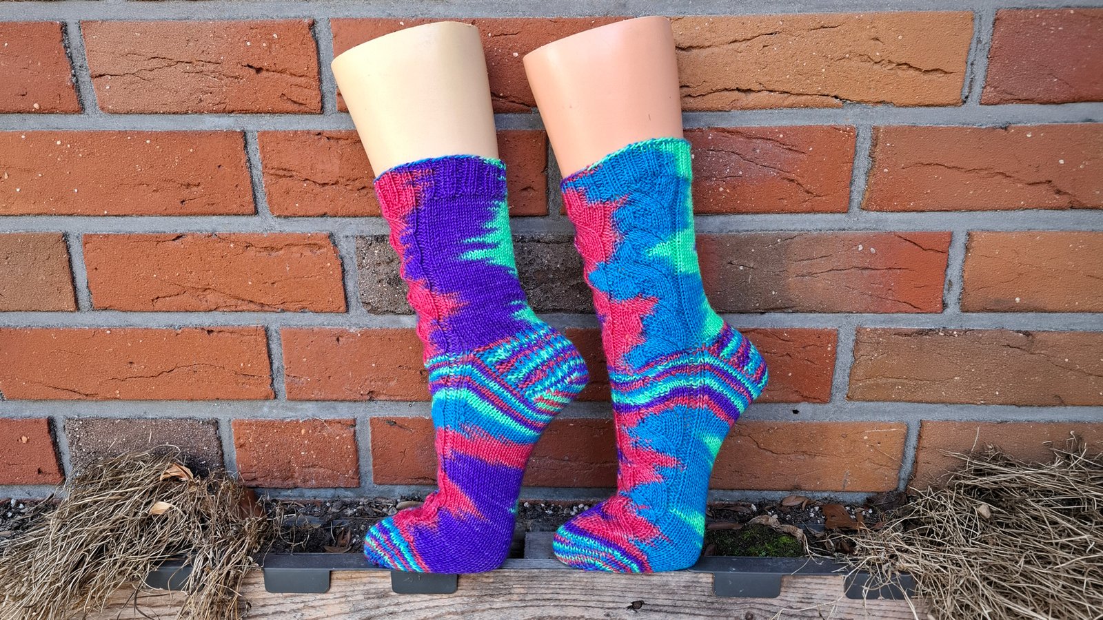 Lila pink, mint, blaue Socken, Jubi 14