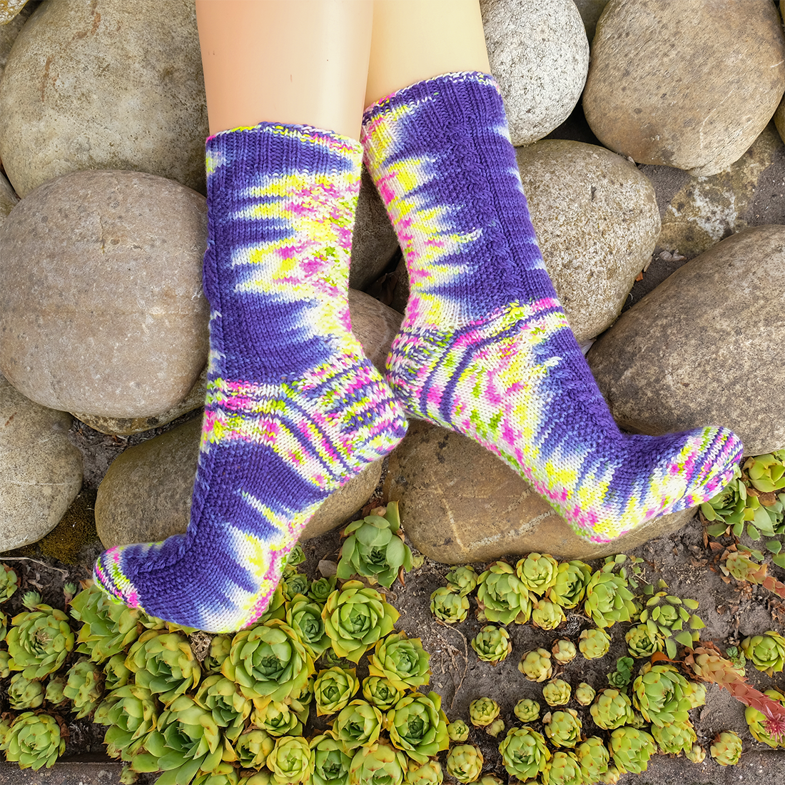 Lila-weiße Socken mit neon Farbkleksen