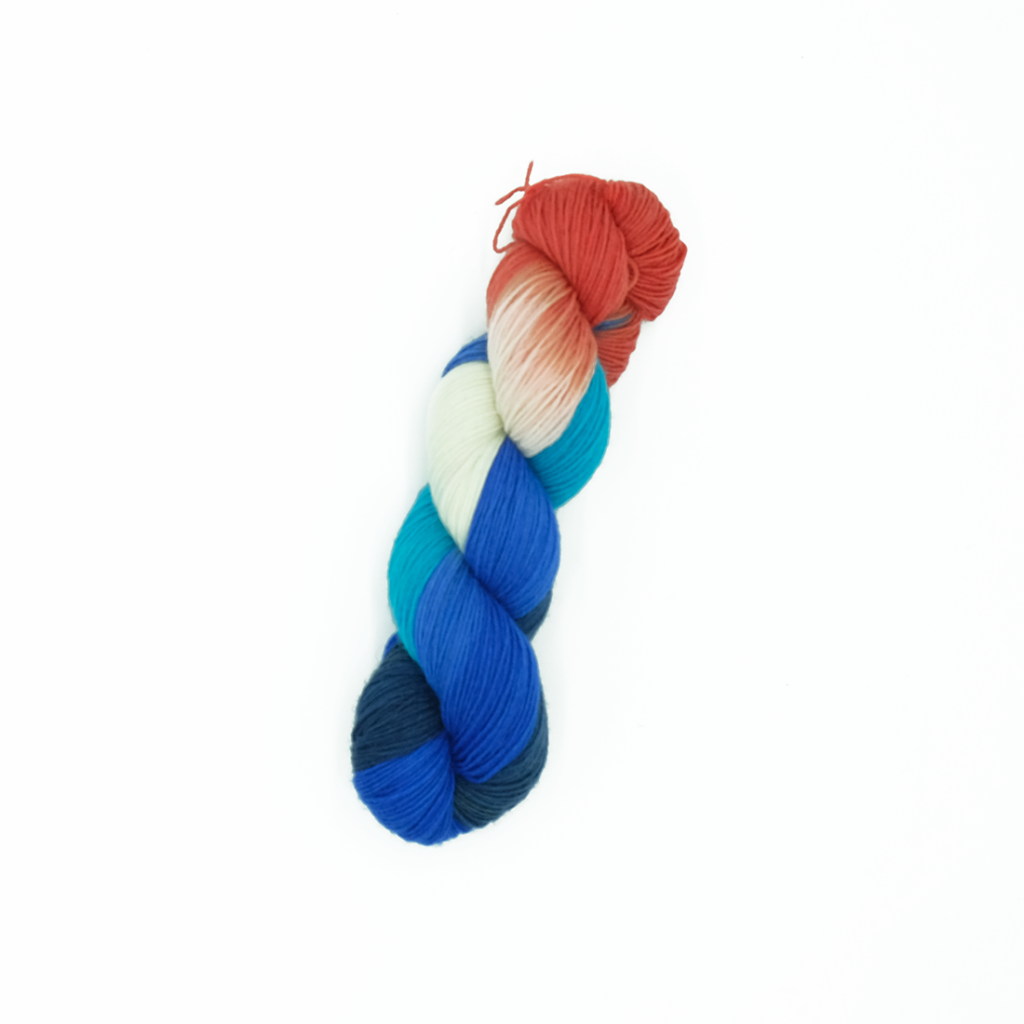Blau-rot-weißer Wollstrang