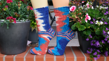 Blau-rot-weiße Socken